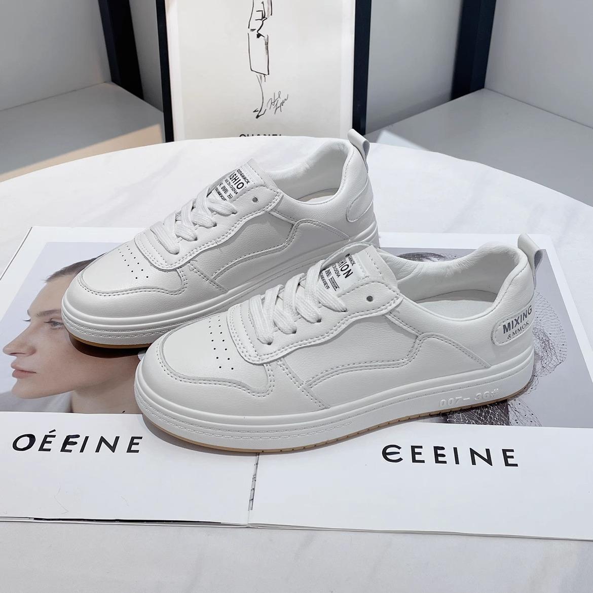 

Корейская версия модных белых туфель с мягкой подошвой для женщин, осень 2024, новые интернет-знаменитости, повседневные универсальные спортивные туфли на плоской подошве, прилив 40 белый