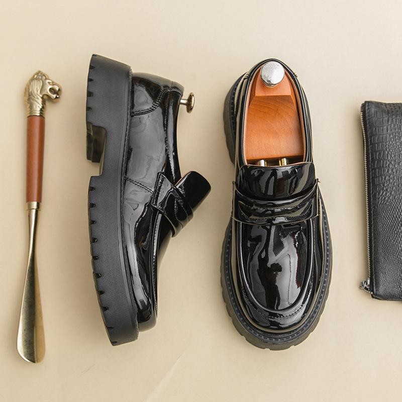 Mocassins pour hommes à une pédale, chaussures pour hommes printemps 2025 à semelles épaisses et brillantes tendance en cuir, chaussures Doudou paresseuses