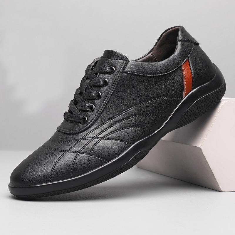 Herrskor nya andningsbara sport casual Doudou-skor mångsidiga brädskor mode vita skor