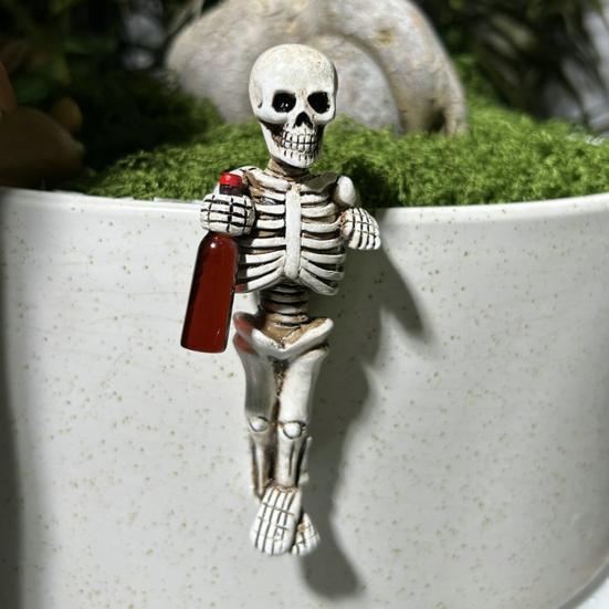 Komik İçen İskelet Heykeli Saksı Tutucu Reçine İskelet Figürü Bahçe Balkon Teras Çim Akvaryum Dekorasyonu için Saksı Dekorasyonu