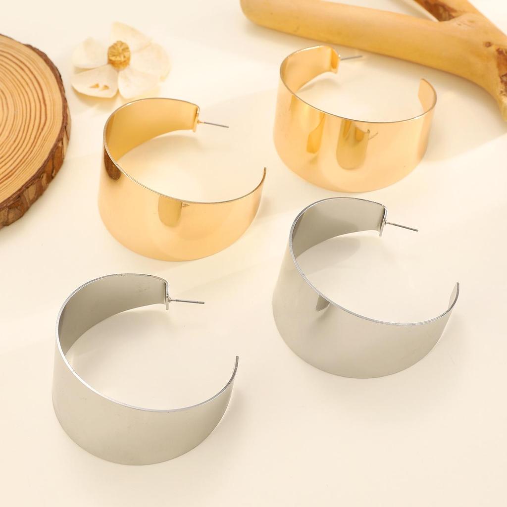 Elegant Gold Glossy C-shaped Geometric Stud Earrings