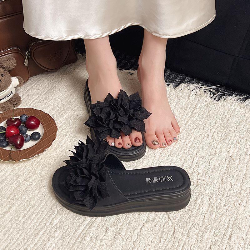 2025 new shit-stepping slippers female summer wear fairy wind thick-bottomed flowers with skirt one-word beach sandals