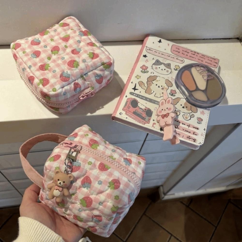 Durable Large Capacity Makeup Bag Polyester Strawberry Pattern Pencil Case with Zipper Camera Bag Toiletry Storage