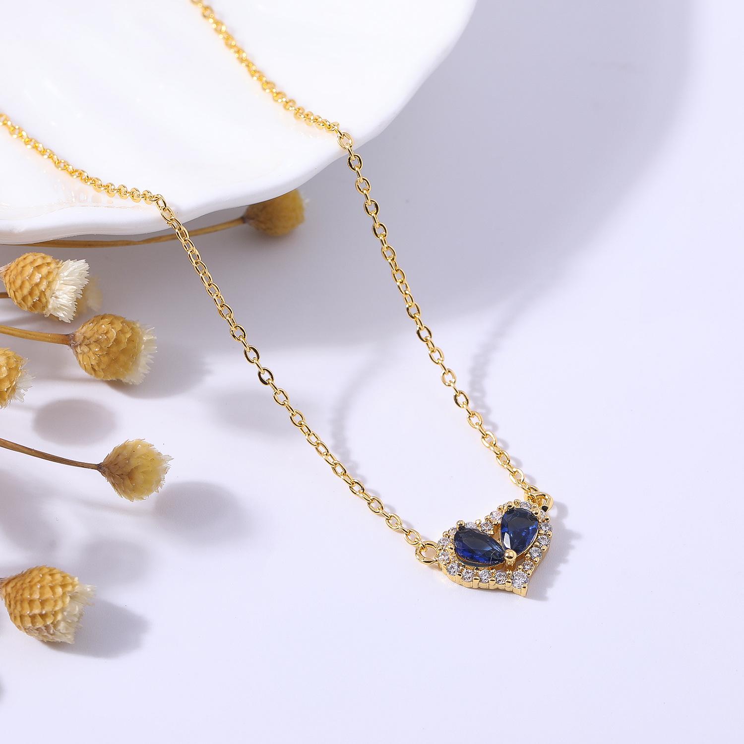 

Комплект украшений из сапфирового ожерелья, сережек и кольца