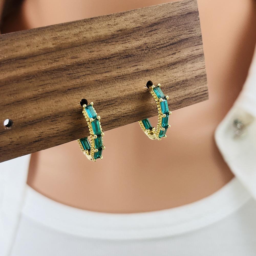 Eleganckie kolczyki koła z cyrkoniami: Pozłacany 18-karatowym złotem do noszenia na co dzień