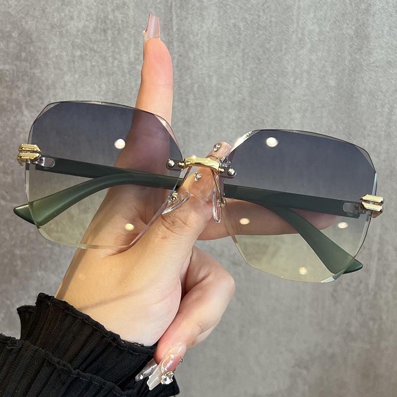 Chic Frameless High-End European and American Street Style Sunglasses with Metal Accents