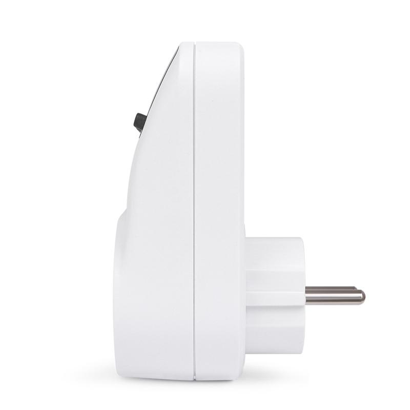 16A 230V Automatic Voltage Protector Switch Adjustable Power Surge Protection EU Socket Type Volt Safe For Home Appliances