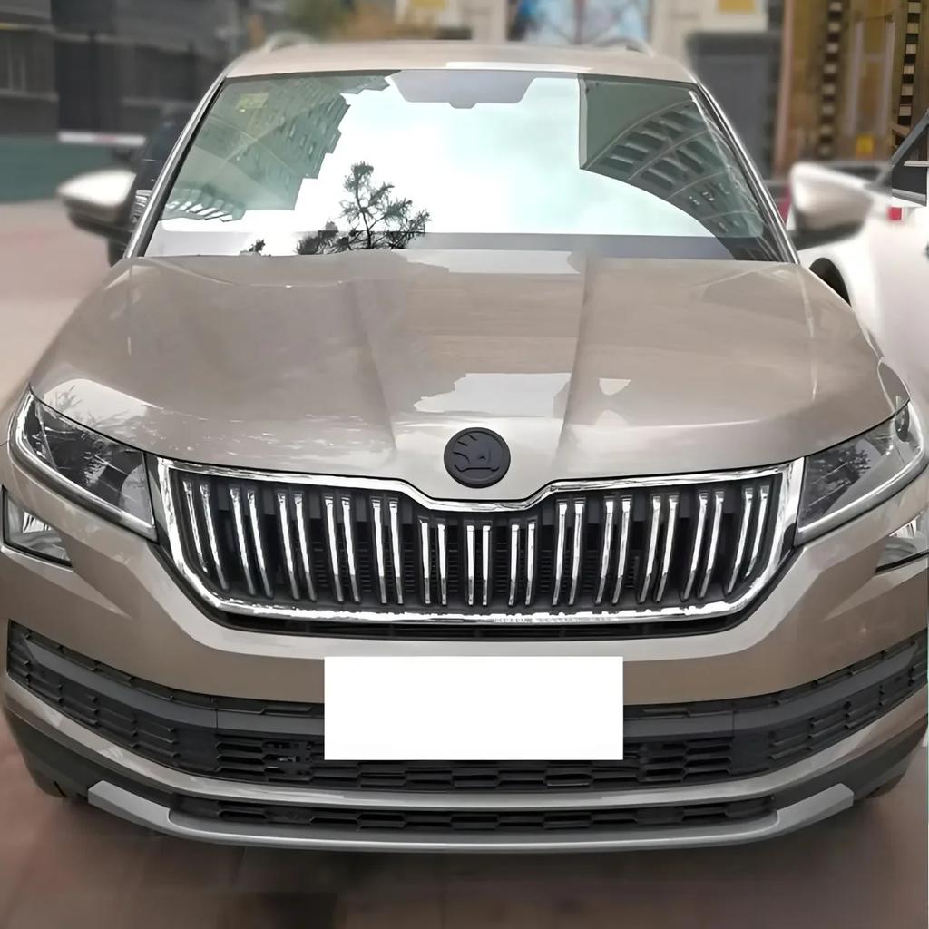 Naklejka Samochodowa 2025 Nowa 80/90/100mm Logo 3D Grill Maski Samochodu Odznaka Emblemat Bagażnika Tylnego Naklejka Dla Skoda Fabia Rapid Superb Oct