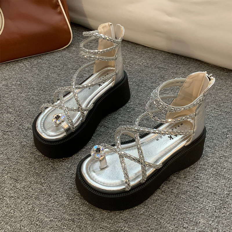 

Retro versatile small man thick-soled Korean Roman shoes women s 2025 new summer super fire with skirt sandals 40