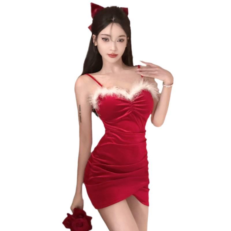 Golden Velvet Slimming Camisole Dress with Patchwork Fur