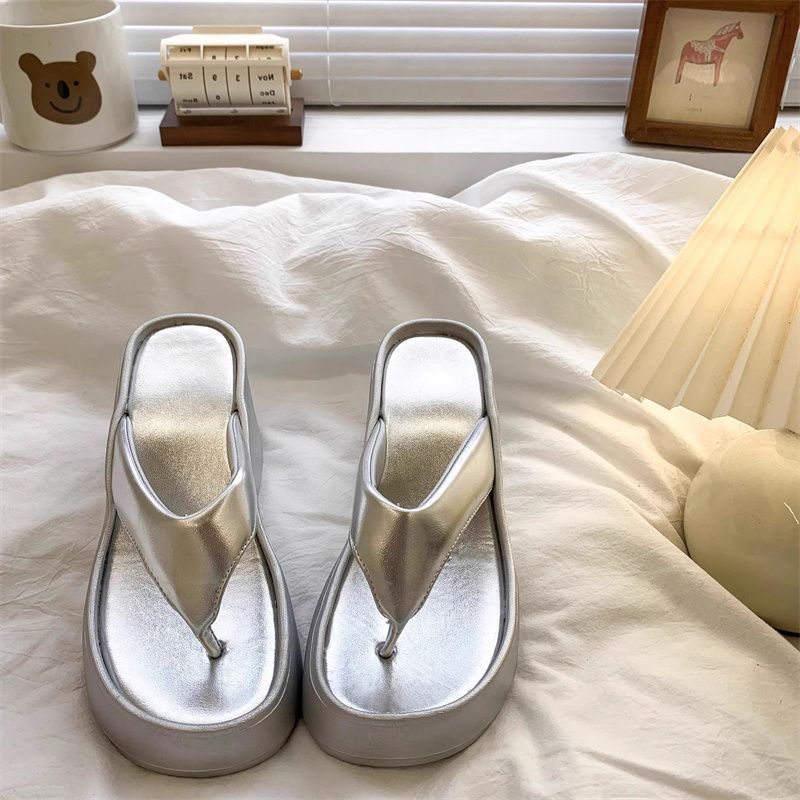 Summer small muffin thick bottom heightening Korean flip-flops women's slope heel pinch feet fashionable cool slippers