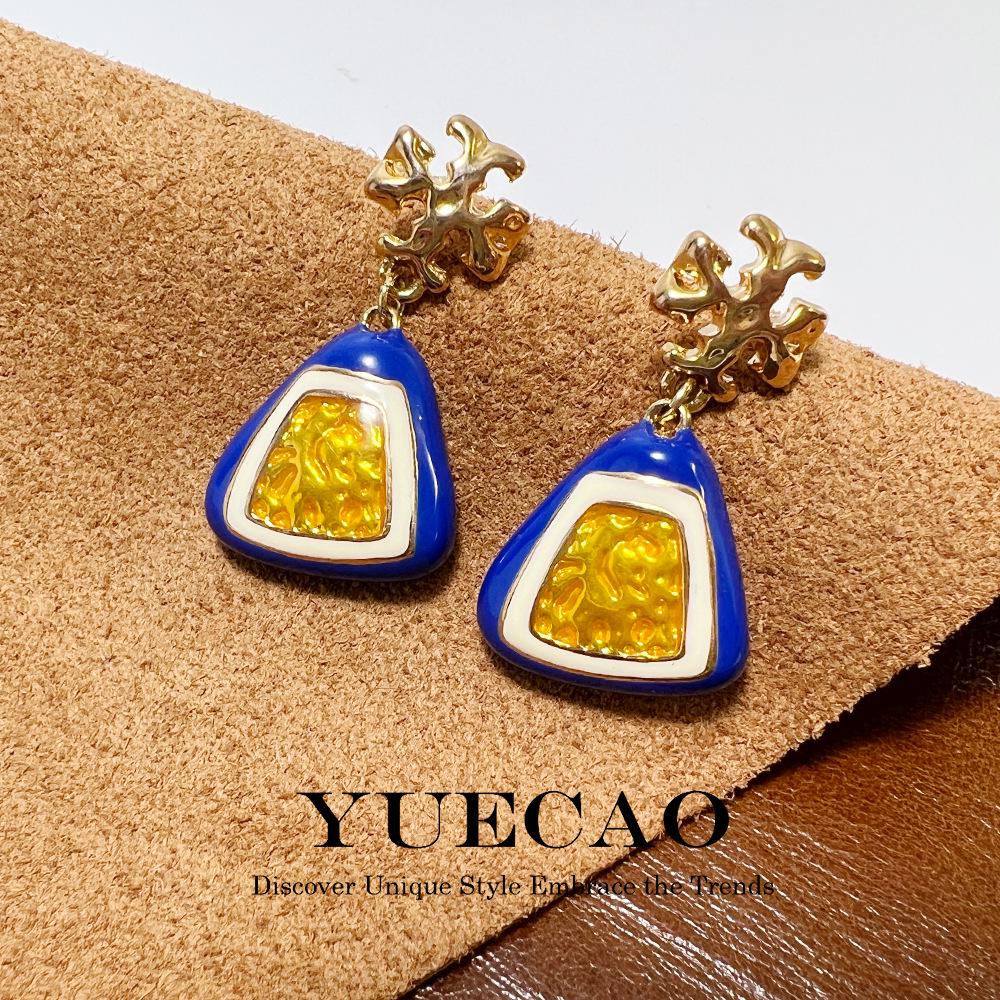 TB Classic Small Handbag with Copper-Plated Gold Enamel Earrings and Ceramic Oil Drop Design