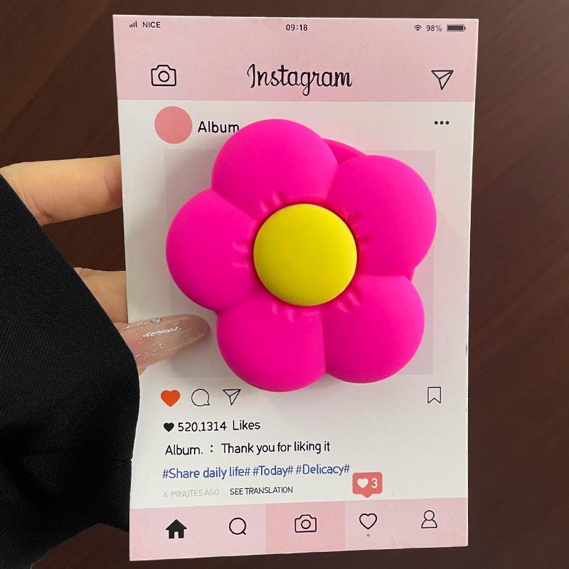 

Pink Flower Silicone MagSafe Magnetic Bracket with Strong Desktop Retraction and Airbag Design Magnetic Airbag Bracket [OPP Bag]