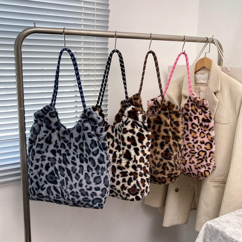 Large Capacity Simple New Trend Fashion Leopard Print Plush Atmospheric Shoulder Bag Underarm Bag Women's Bag