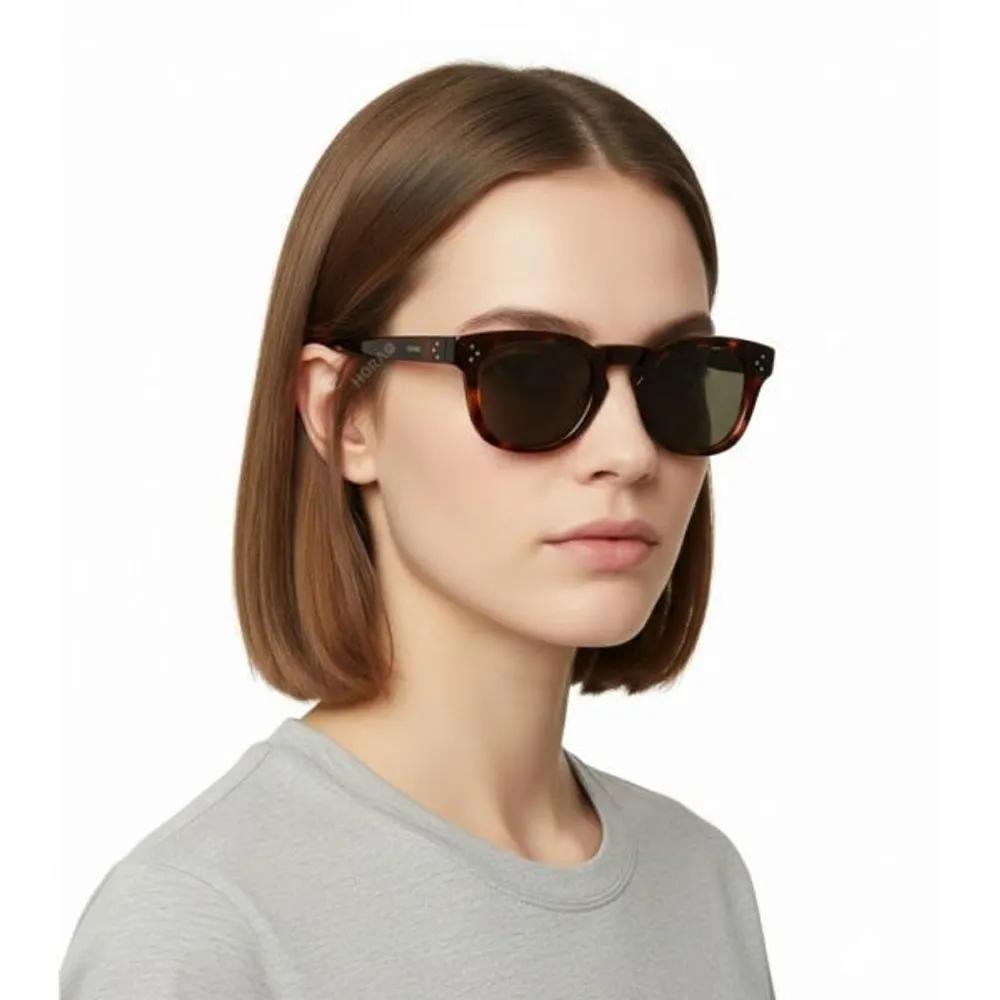 

Celine BLACK FRAME 42 SUNGLASSES IN ACETATE (4S233CPLB 19DT / CL40233I 53N) (Black Frame Sunglasses) DARK HAVANA
