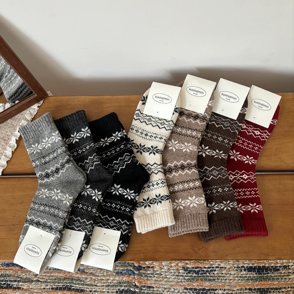 Thick and Warm Wool Socks for Women In Autumn and Winter, Retro Snowflaket-pile Mid-calf Socks