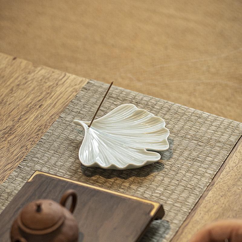 Ceramic Ginkgo Leaf Incense Insertion Tray, Creative Home Living Room Bedroom Decor, Indoor Sandalwood, Line Incense Burner, 1Pc