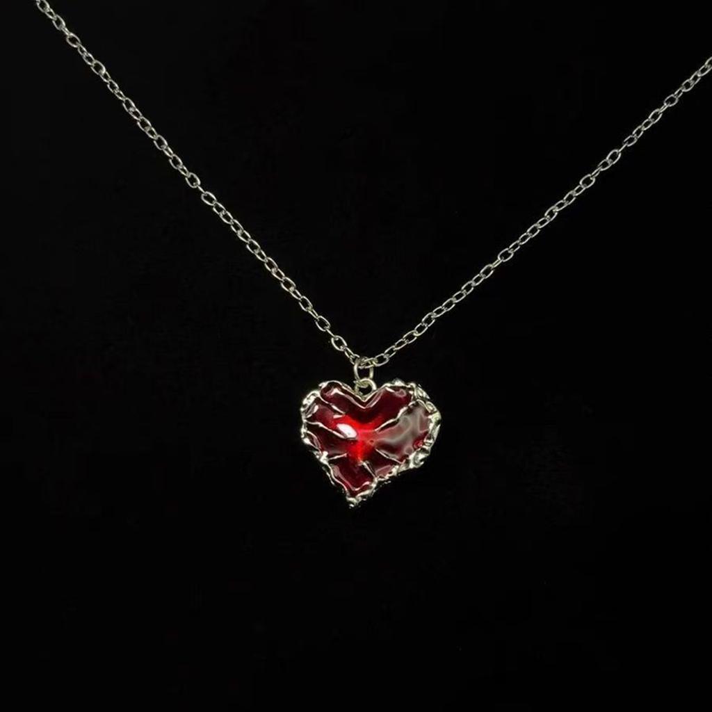 Sword Love Couple Necklace, A Personalized Heart-shaped Peach Pendant Collarbone Chain