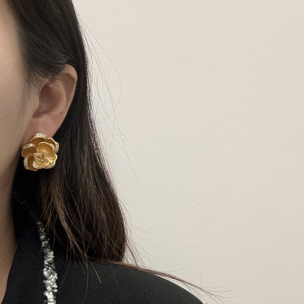 French Retro Premium Camellia Stud Earrings Fashion Design Sense Earrings Exquisite Earrings Earrings Women