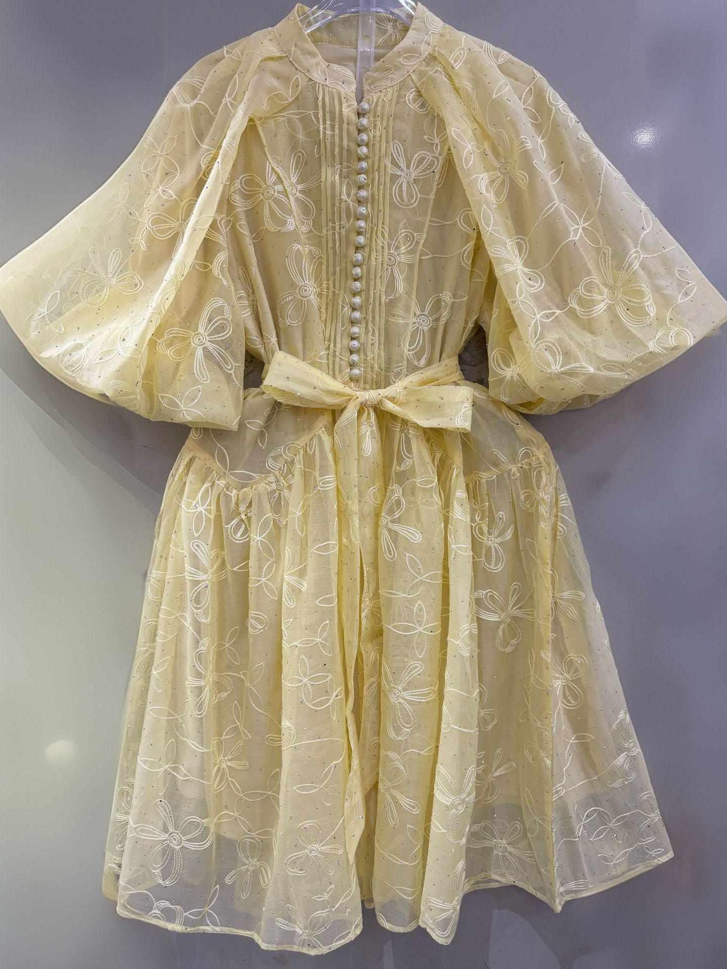 

Solid Color Pleated Lace Puff Sleeve Dress with Belted Waist and Stand Collar Extra Large жовтий