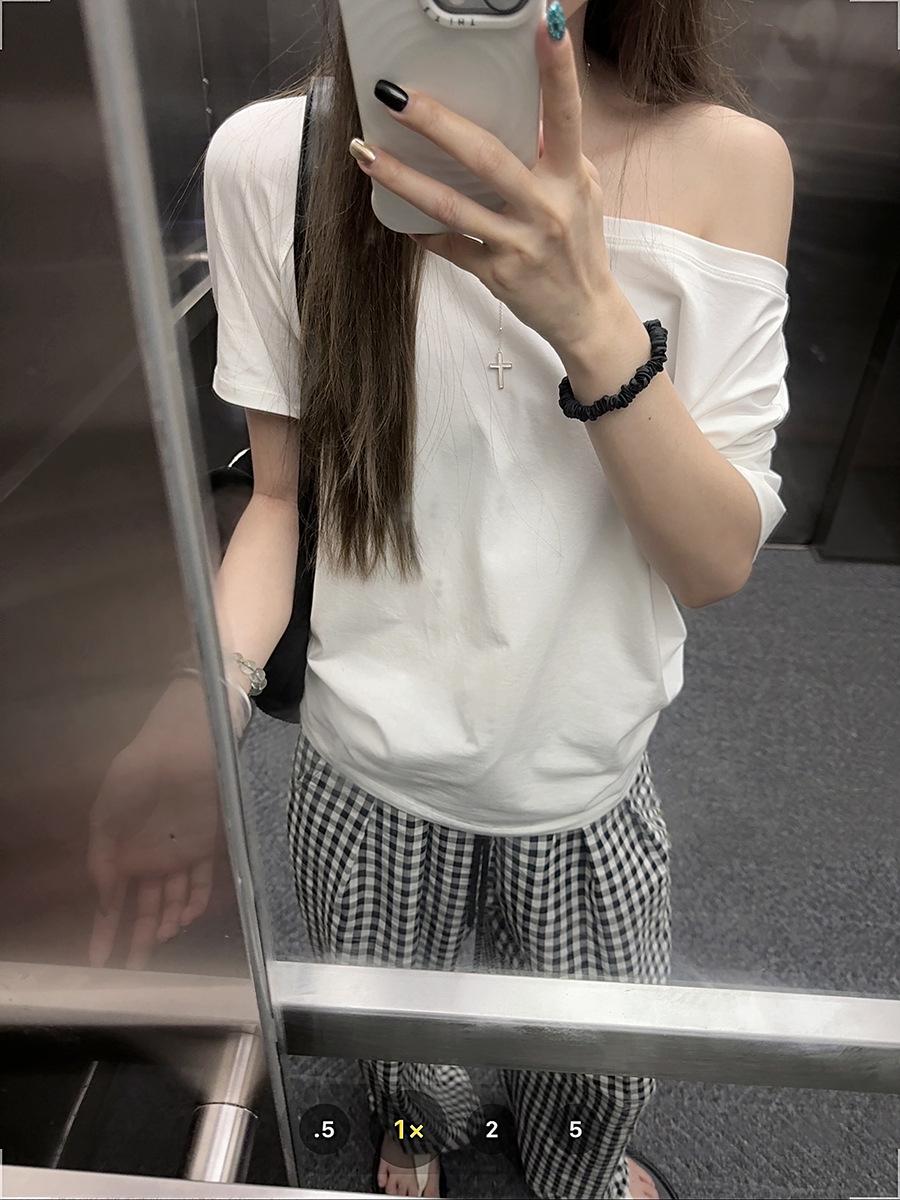 

Женская серая летняя футболка с открытыми плечами и коротким рукавом – свободный, повседневный и простой черный топ S белый