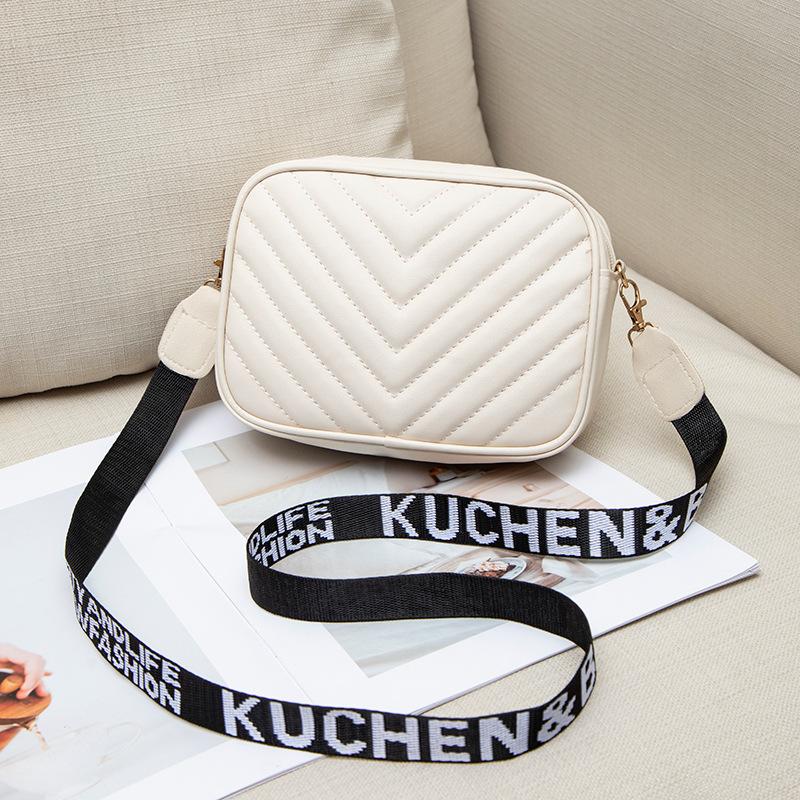 

Trend camera bag, small bag, fashion embroidery thread women s bag, simple small square bag, shoulder messenger bag, mobile phone bag.