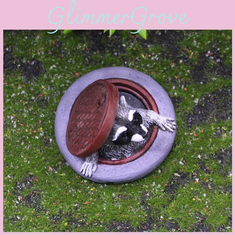 Raccoon Under The Manhole Cover Resin Garden Micro Landscape Decor For Home And Garden