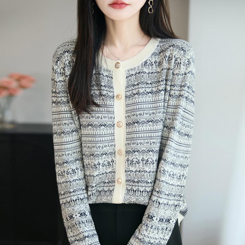 

Топ с контрастным жаккардовым дизайном и круглым вырезом, вязаный кардиган в этническом стиле в полоску, элегантный свитер с длинным рукавом M грязно-белый