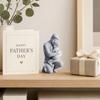 3D-gedruckte Skulptur-Figuren von Vater und Sohn, die sich umarmen, Matt-weiße Heim-Tischdekoration, Sentimentales Geschenk für Papa vom Sohn zum Vatertag,
