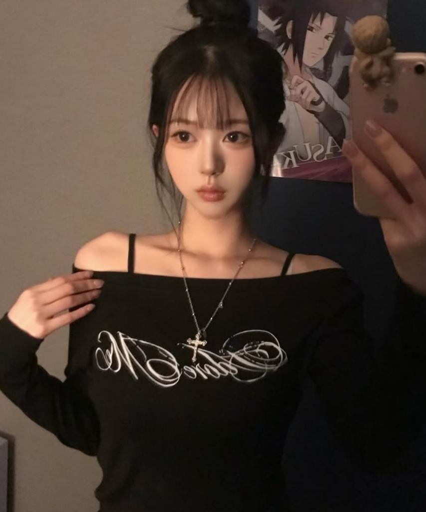 Ijeulum Adore Me Two-Way Boat Neck Long Sleeve (Black)