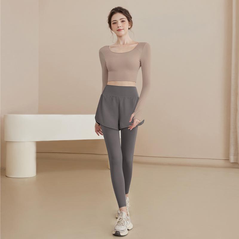 2025 Women's Spring Long-Sleeve Yoga Top with Chest Pads for Professional Fitness and Pilates