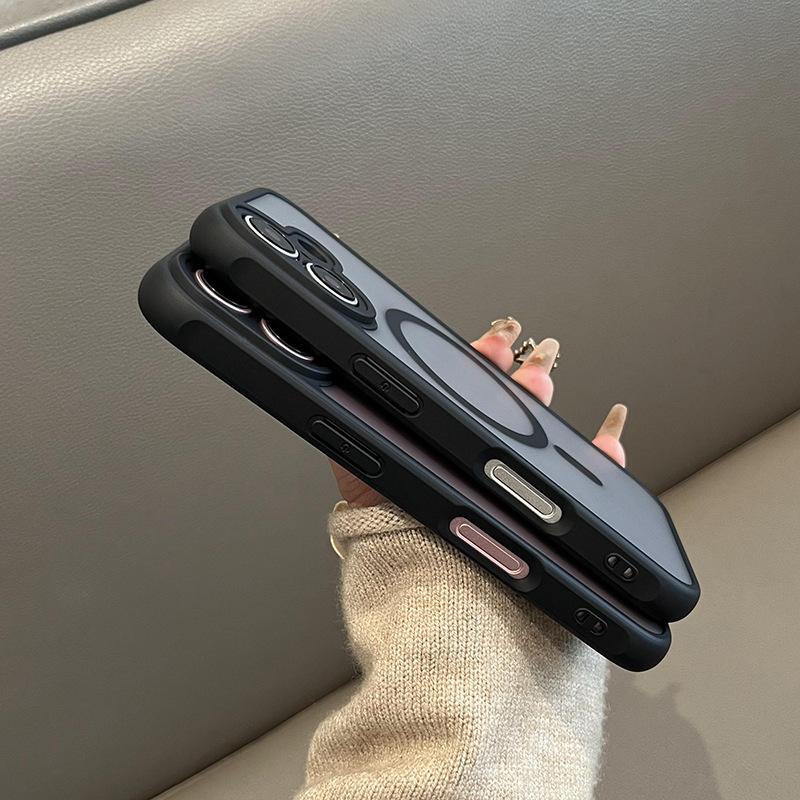Applicable To IPhone16 Skin-sensitive Magnetic Charging Mobile Phone Case Oil Spray Apple 15proMax Matte Anti-fall 14 Protective Case