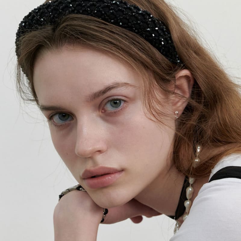 

ЛЮБИ МЕНЯ МОНСТР Сияющая бусина Объемная повязка на голову (L241MHA010) WHITE