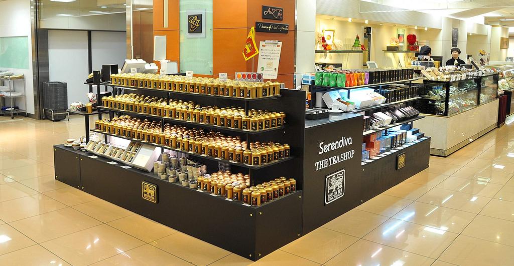 Premium-Geschenk mit 3 schwarzen Dosen AZ Tea Black Earl und Royal Milk Tea. Wird vom sri-lankischen Präsidentenpalast verwendet und unter Verwendung der höchsten Qualität hergestellt