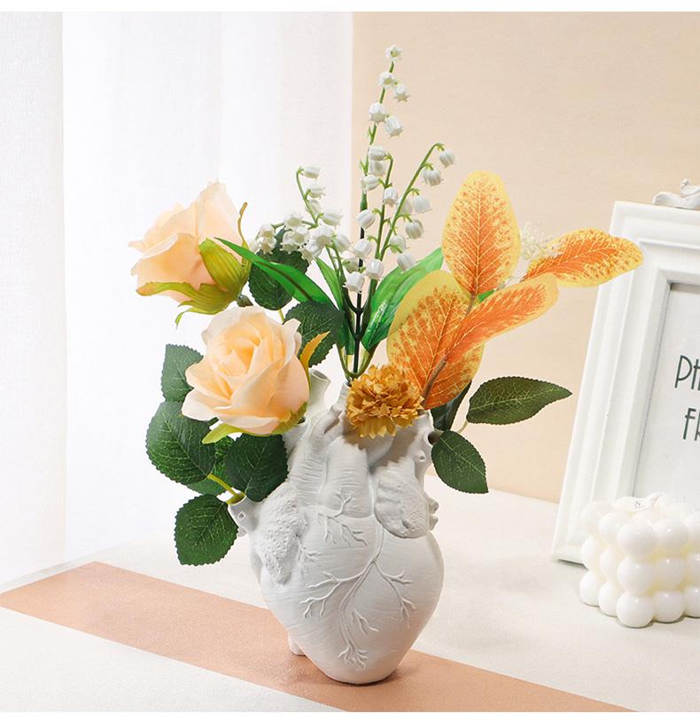 Creative Heart-Shaped Vase Sculpture, Perfect for Displaying Bouquets or Dried Flowers, Stylish Tabletop Decoration Ornament