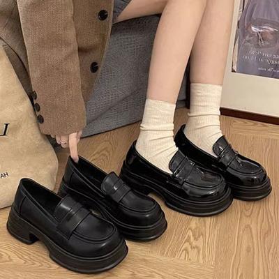Rundkopf-Plateau-Einzelschuhe Damen neue schwarze College-Stil kleine Lederschuhe vielseitige britische JK-Uniformschuhe