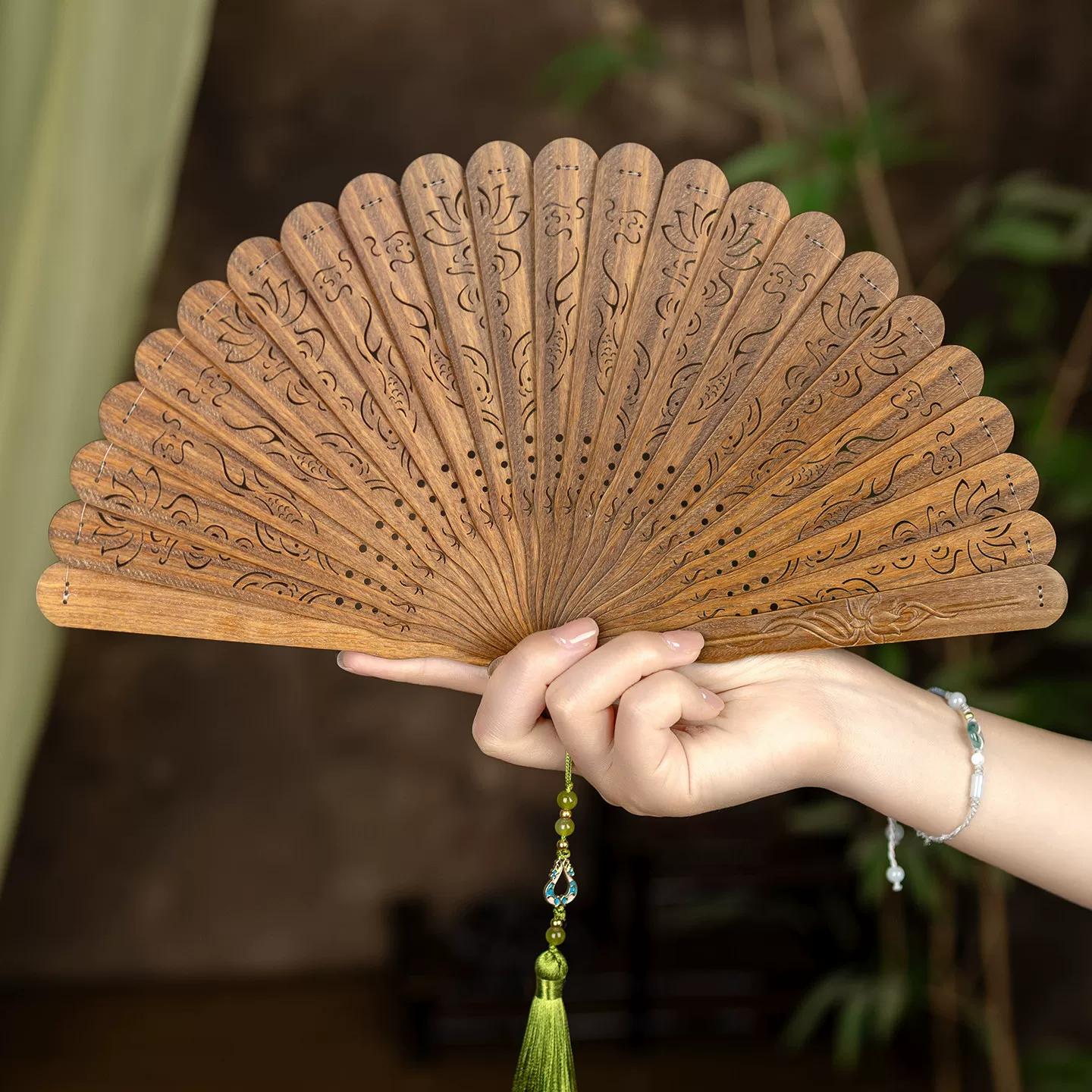 Evantai din lemn de santal verde natural, Evantai pliabil stil antic, Stil chinezesc nou, Evantai pliabil pentru femei, Stil național, Hanfu, Cheongsam, Suzhou și S verde