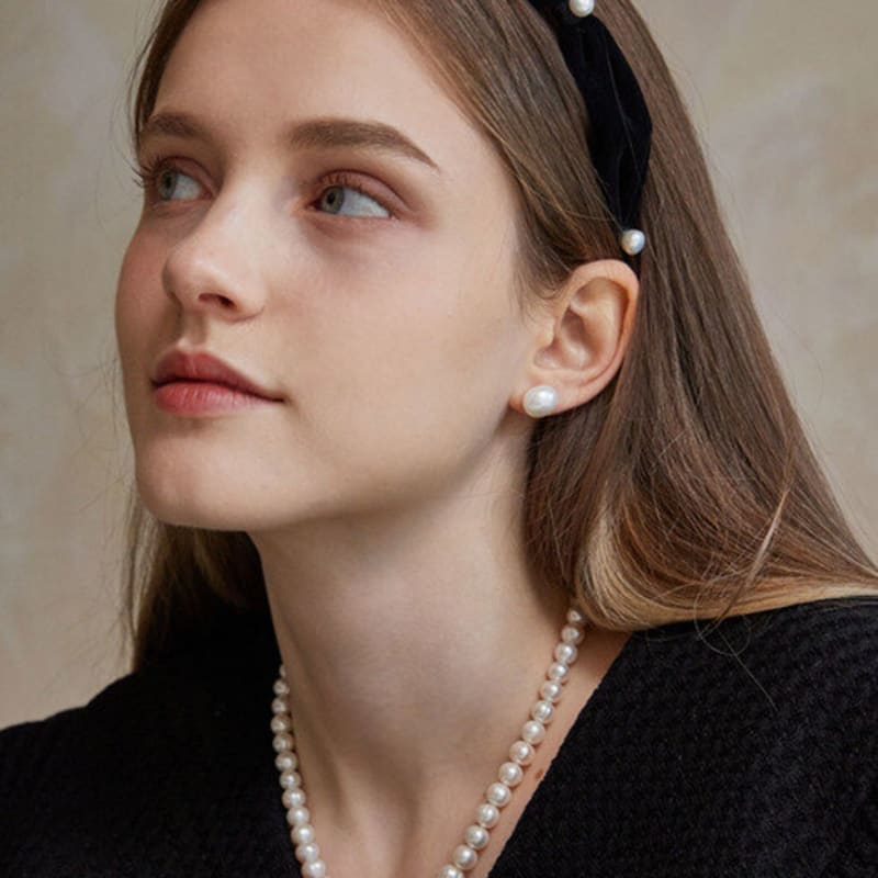 of Lavishe Olivia Suede Velvet Fresh Water Pearl Headband