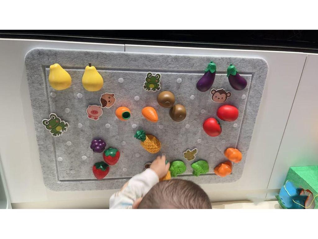 Children's Felt Fruit Picking Playset - Interactive Toy with Cuttable Fruits & Playful Backboard