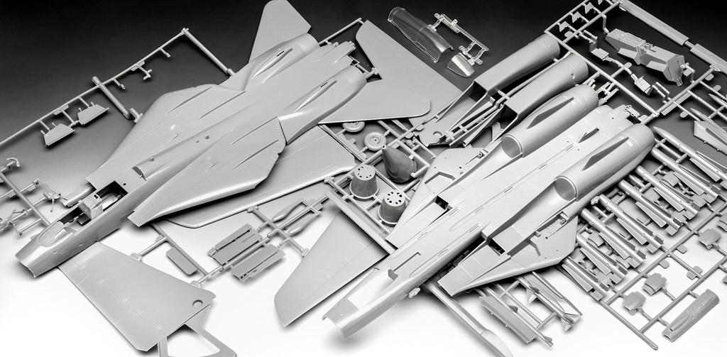 German Revell 1/48 Scale US Navy F-14A Tomcat Top Gun Plastic Model Kit 03865