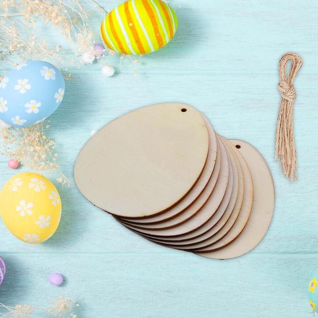 Bunte hängende Holz-Ostereier-Dekorationen