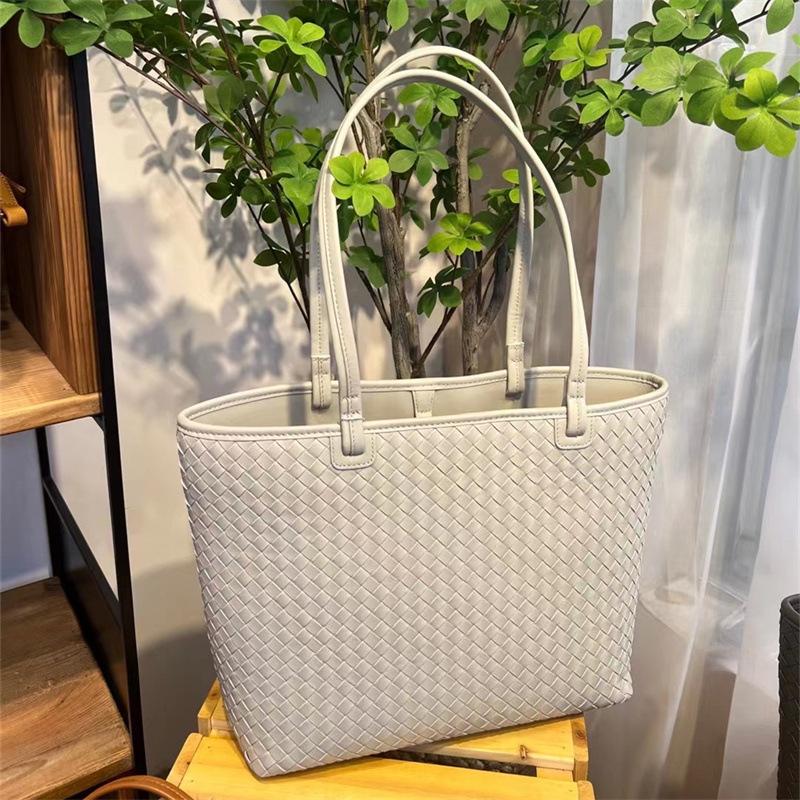 2026 New handwoven bag large capacity leather women's bag soft leather shoulder handbag women's bag