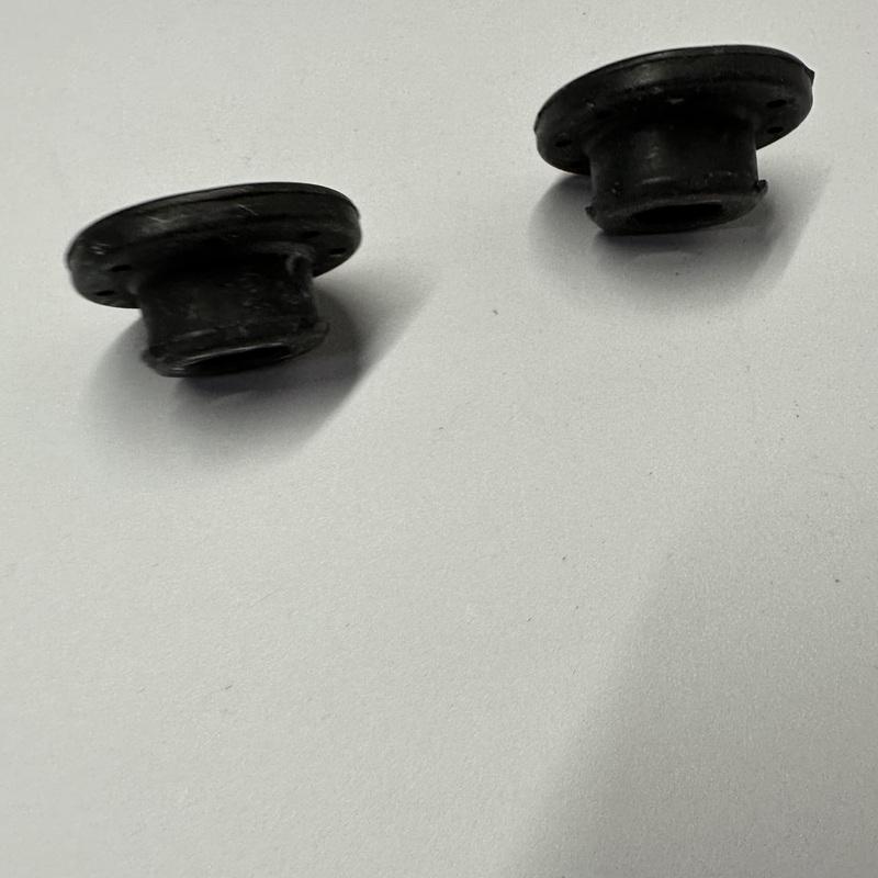 2Pcs 225336-F2000 Water Tank Radiator Lower Mount Mounting ulator Rubber Pad For Hyundai Elantra 25336F2000