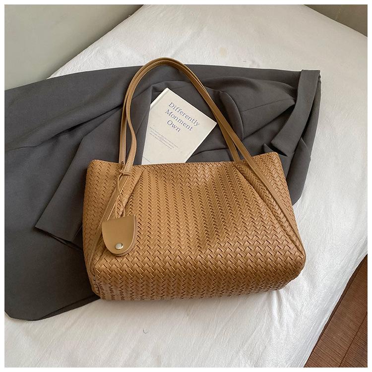 

Корейская нишевая плетеная вручную сумка подмышку женская модная повседневная портативная сумка для мамы и ребенка большой вместимости сумка на плечо женская сумка хаки