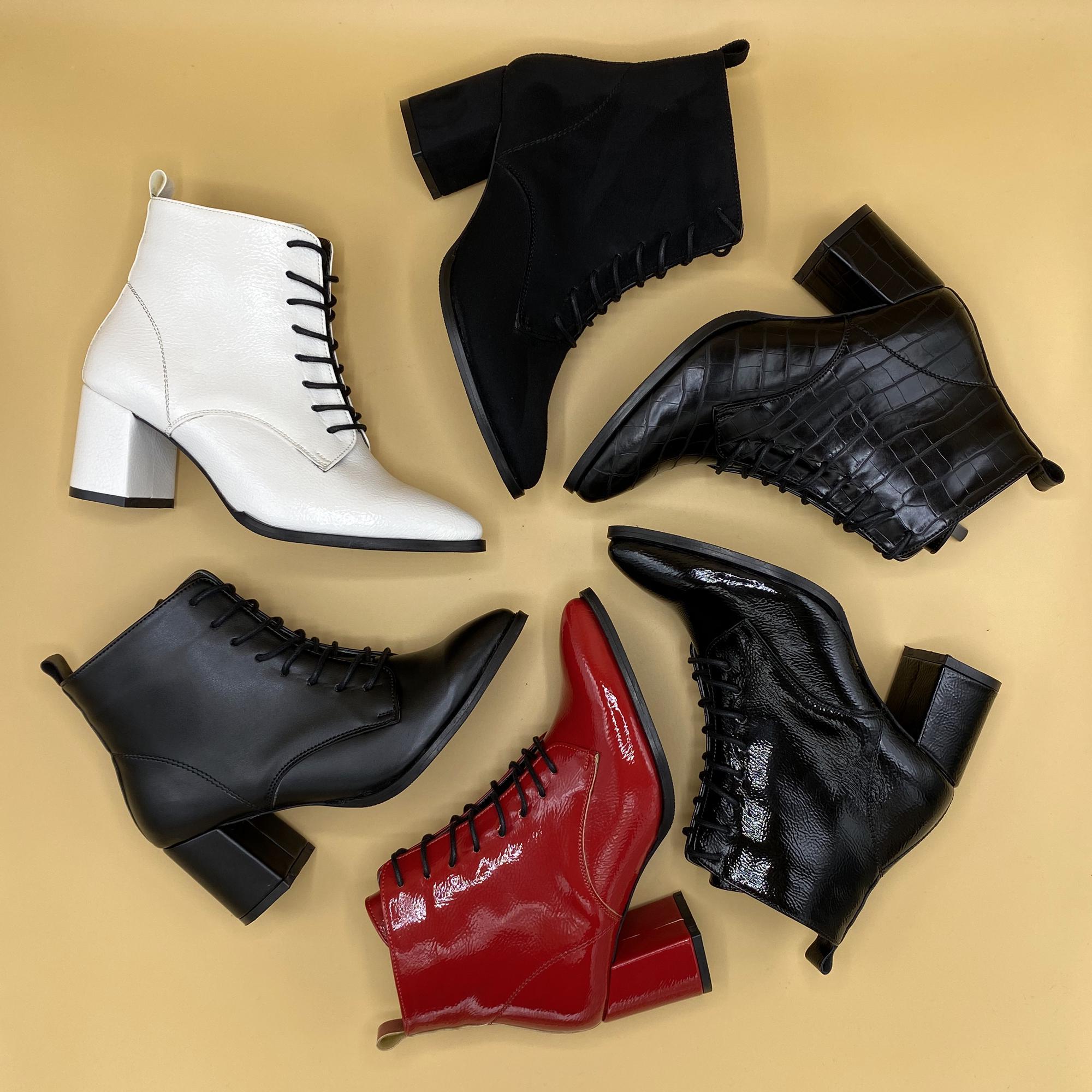 

Женские стильные сапоги на высоком каблуке Обувь Зимние коллекции 2021 года