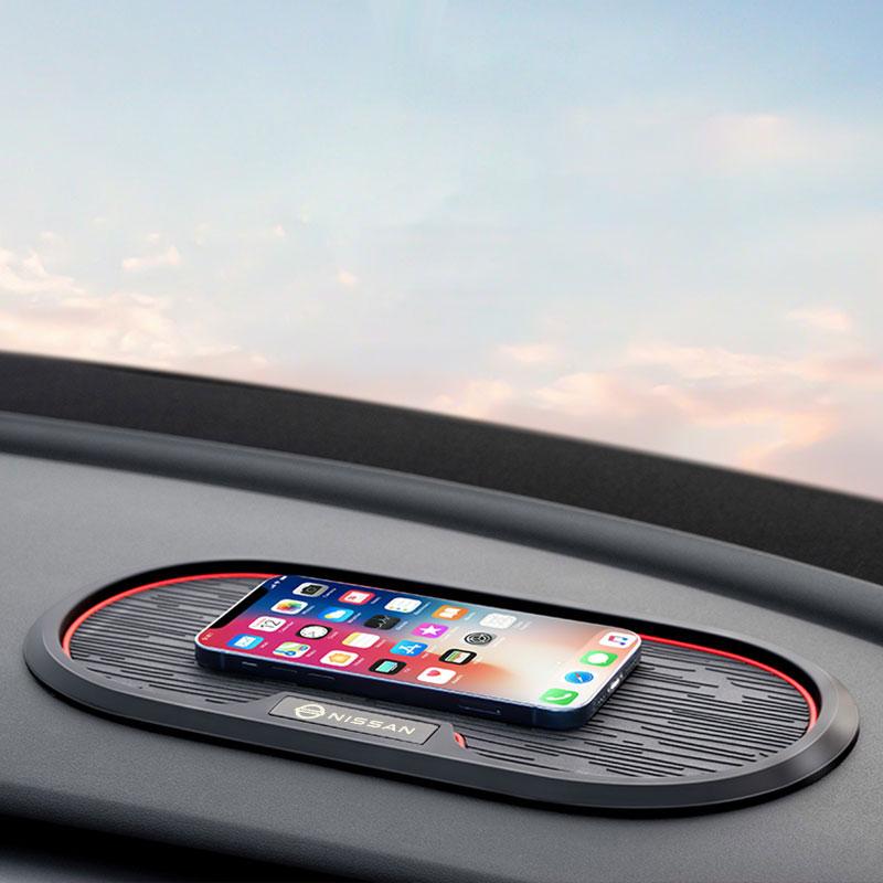 Car Anti Slip Mat Phone Holder Dashboard Car Phone Holder For Nissan Rogue Pathfinder X-Trail GTR Note Qashqai Juke Patrol