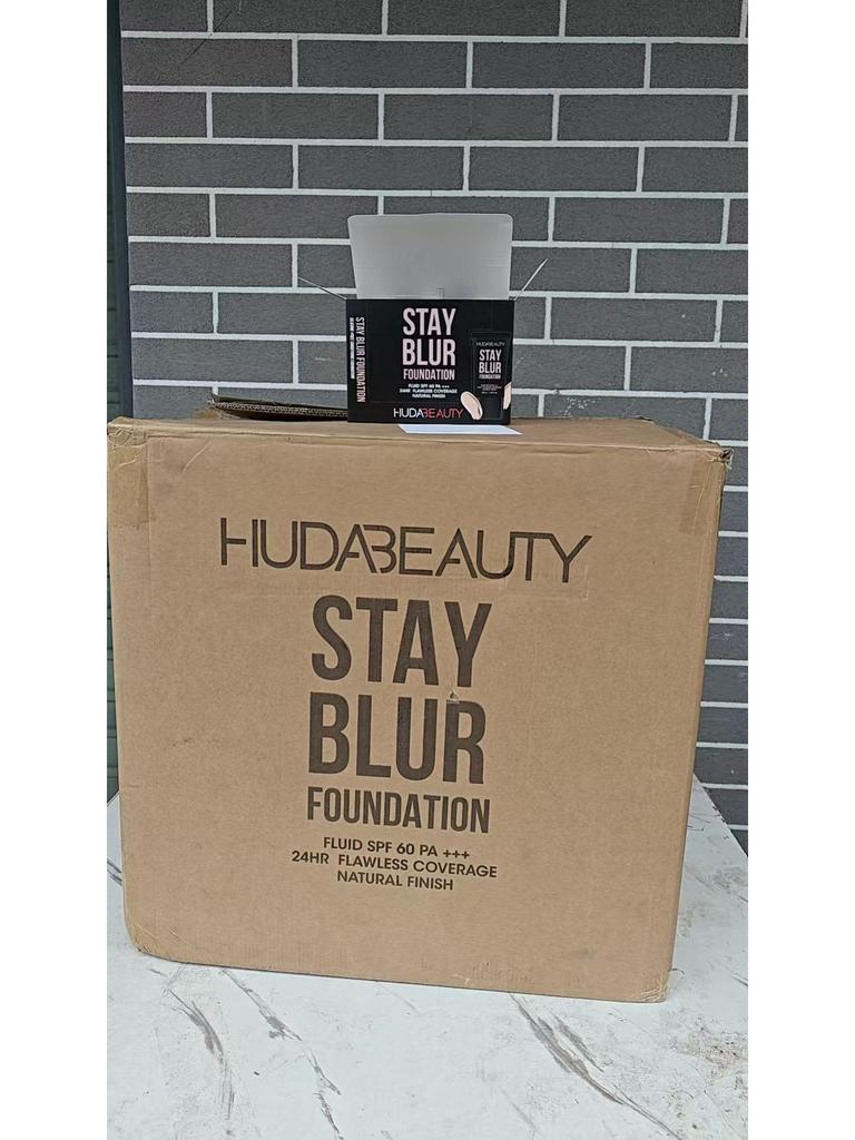 Base HUDA Beauty Stay Blur com Protetor Solar Corretivo
