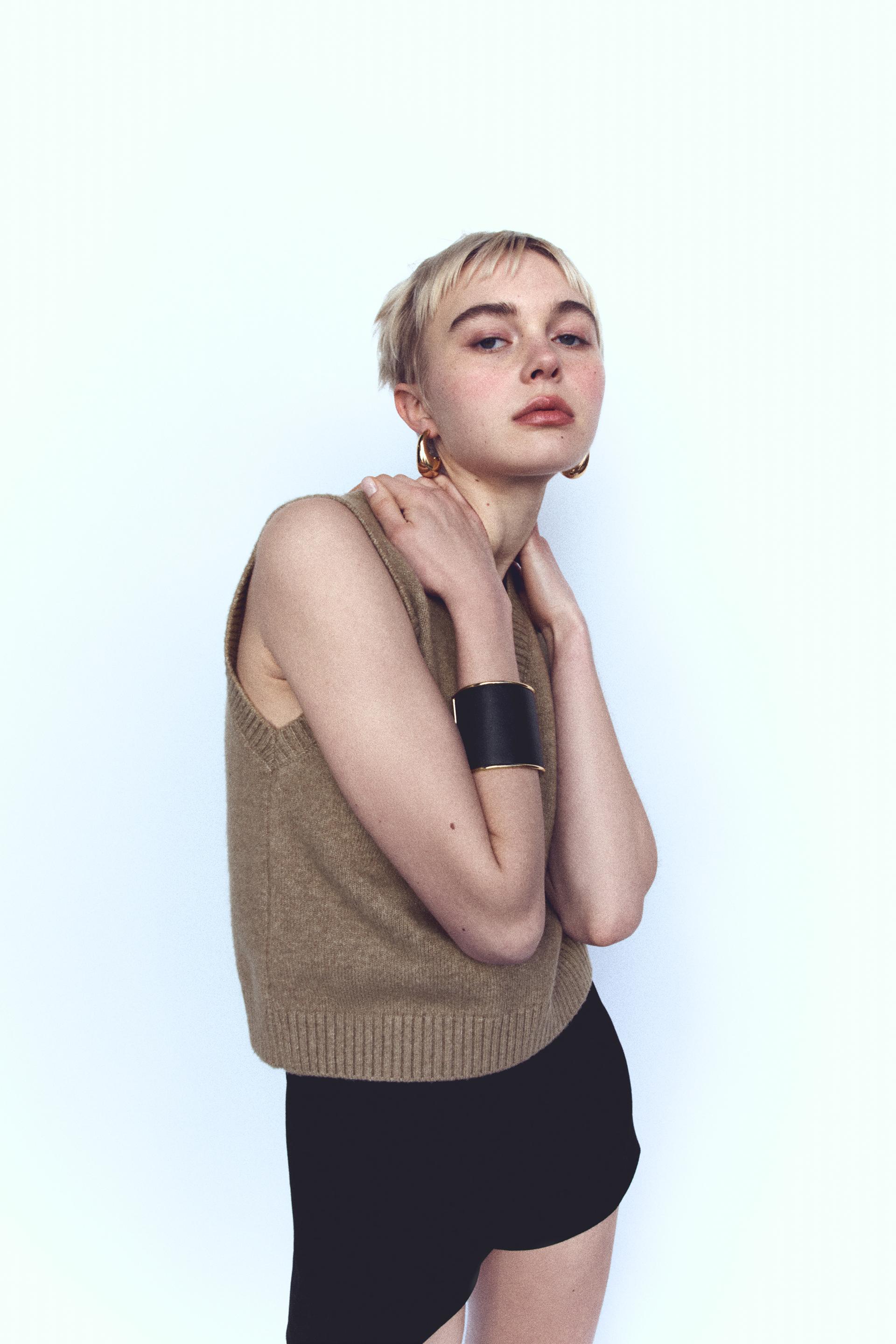 

БРАСЛЕТ ИЗ ЖЕСТКОЙ КОЖИ-МАНЖЕТЫ