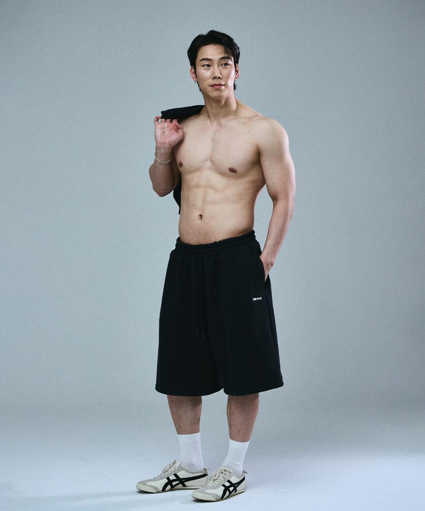 Mihag Pocket Logo Bermuda Shorts (Navy)