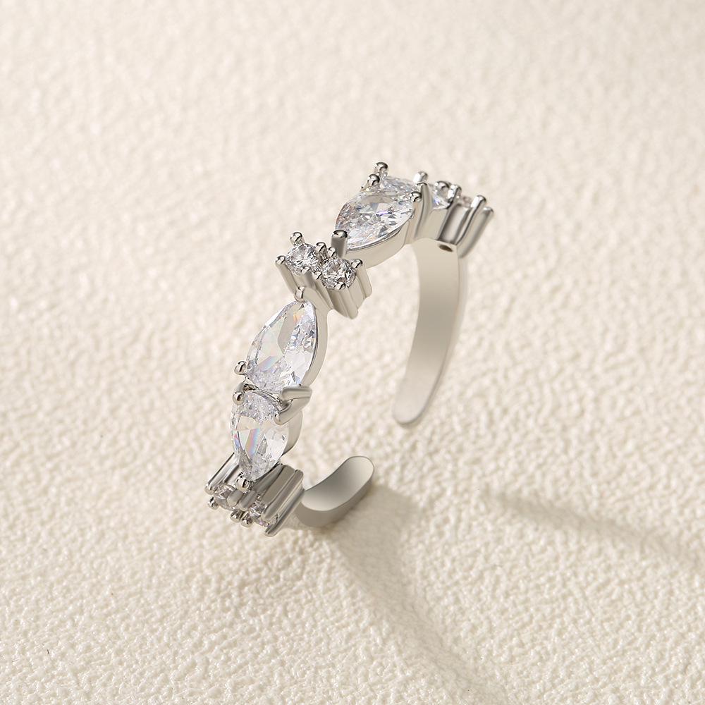 

Original Design Adjustable Teardrop Zircon Ring for Women срібний